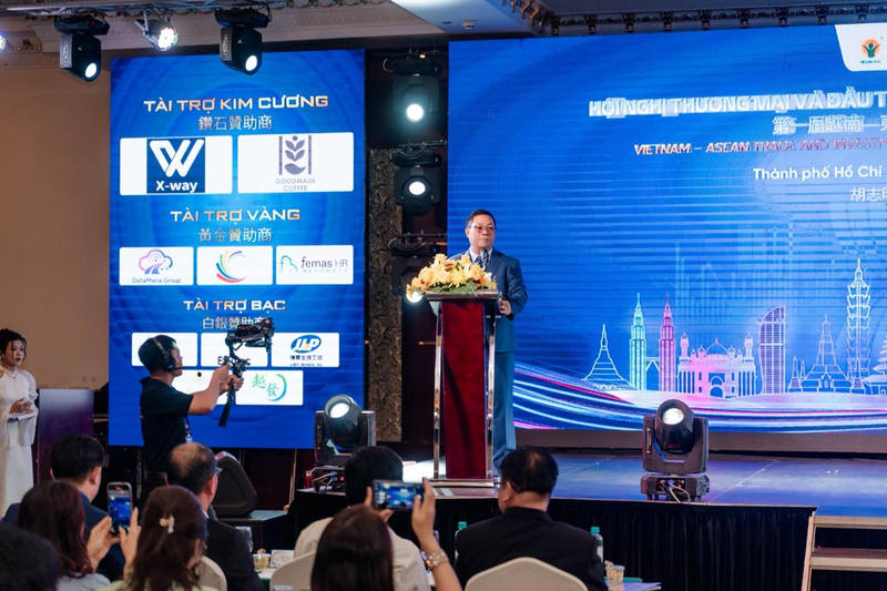 ACTA Chairman Huang Zhen-Gang addressing VATIC 2026 from the podium.